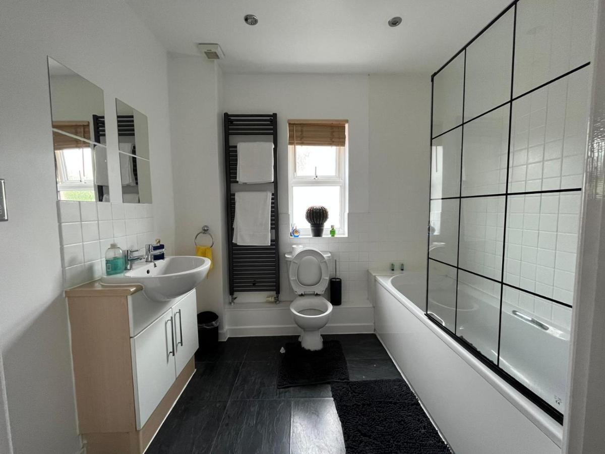 Kent, Dartford Station Apartments Екстер'єр фото