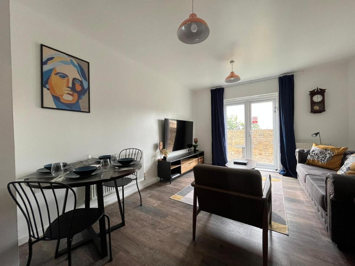 Kent, Dartford Station Apartments Екстер'єр фото